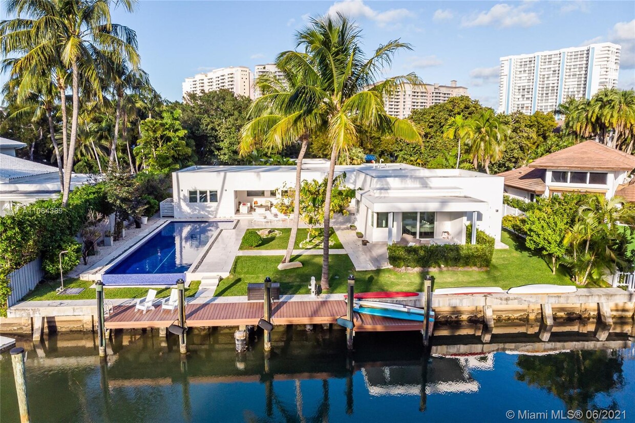 Primary Photo - 30 Island Dr