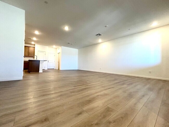 Building Photo - Brand new Townhome!   Summerlin Grand Park Village