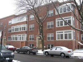 Building Photo - 7458 N Greenview Ave