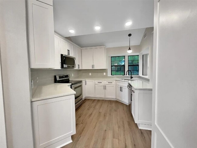 Building Photo - 811 Fawn Valley Dr