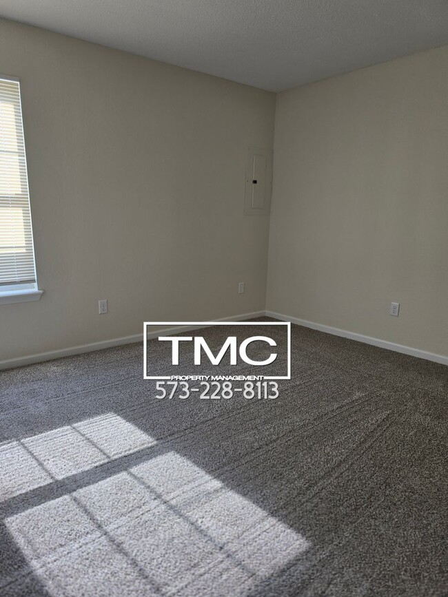 Building Photo - 4304-4306 Derby Ridge