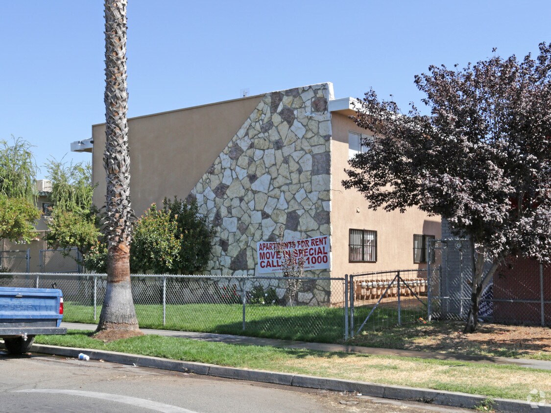Foto del edificio - 5292 N 6th St