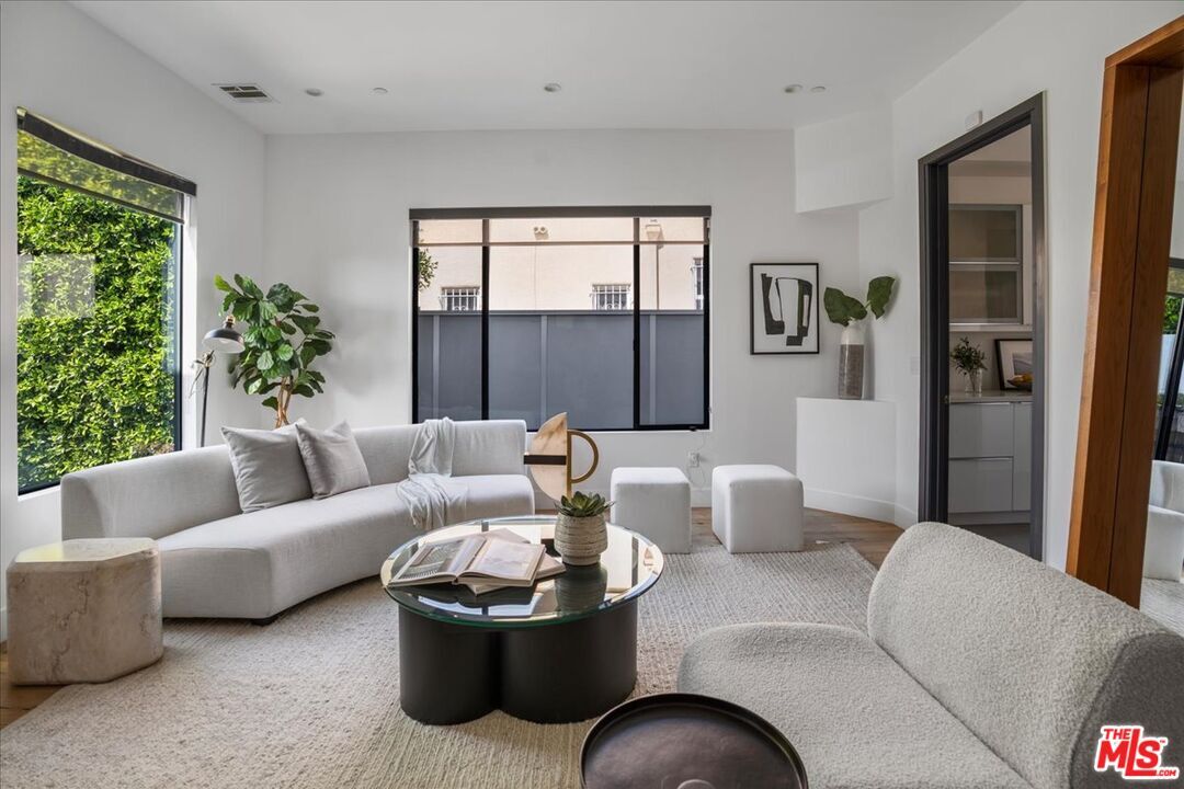 Foto principal - 616 N Fuller Ave