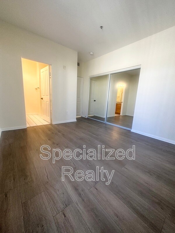 Building Photo - 5716 Whitsett Ave