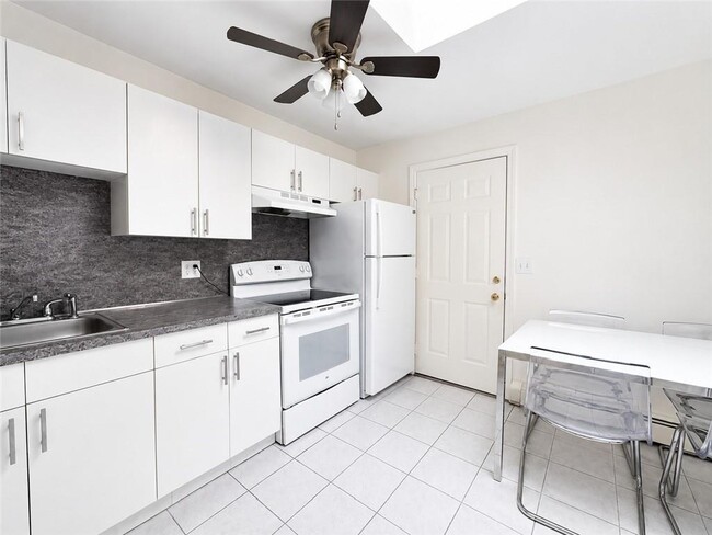 Building Photo - 264 Atwells Ave