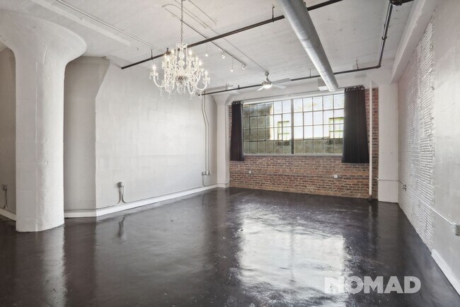 Foto del edificio - Gorgeous Loft  in Historic Warehouse Building