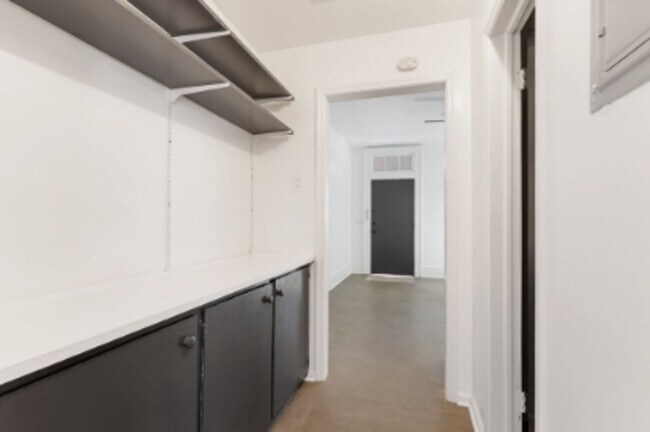 Foto del edificio - 1 Bedroom Duplex COMPLETELY UPDATED with D...
