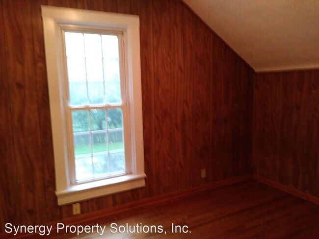 Building Photo - 3 br, 1.5 bath House - Arlington Ave 592 R...