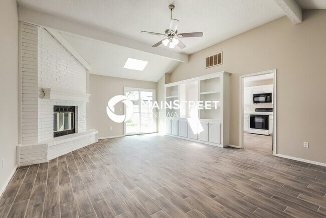 Building Photo - 3 Bedroom Pet-Friendly Home in OKLAHOMA CITY, OK with Main Street Renewal