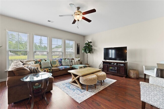 Foto del edificio - 18 Millwood Lake Dr