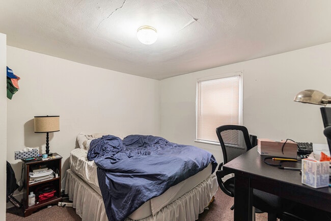 Building Photo - 426 S Division St