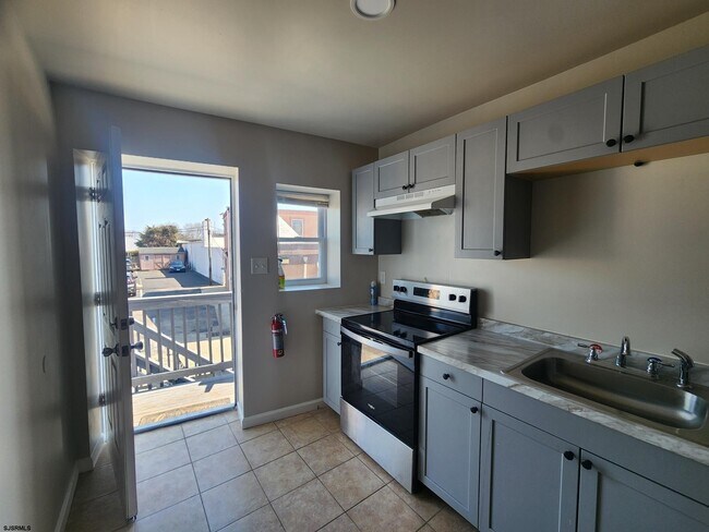 Building Photo - 118 S Main St