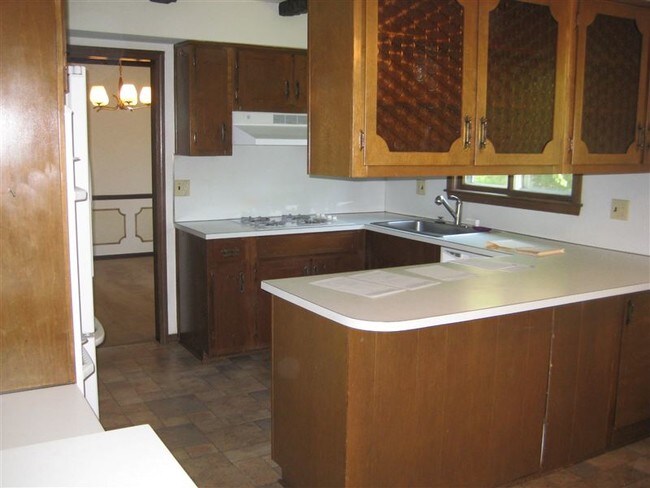Building Photo - 6811 White Pine Dr