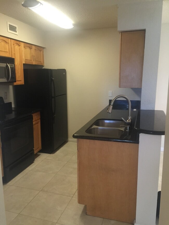 Photo - 2880 N Oakland Forest Dr (Oakland Park, FL) Apartment
