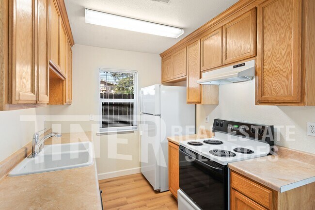 Foto del edificio - 5710 Cypress Ave