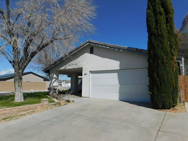 Foto del edificio - Gorgeous 3 Bed 2 Bath House in a Great Neighborhood