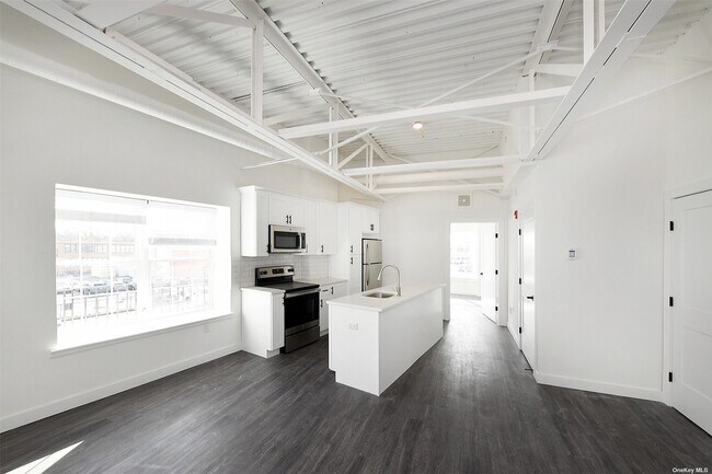 Building Photo - 221 Broadway