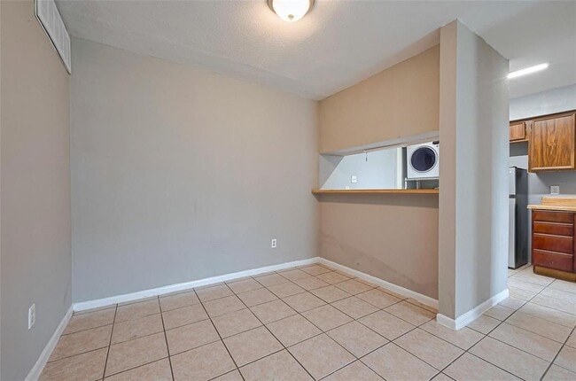 Building Photo - 9090 S Braeswood Blvd