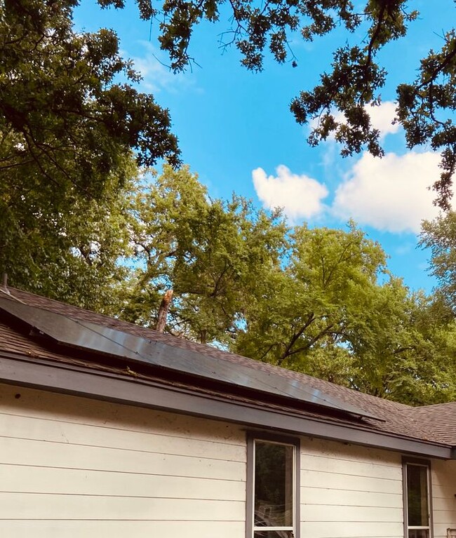 Building Photo - 132 Fernwood Dr