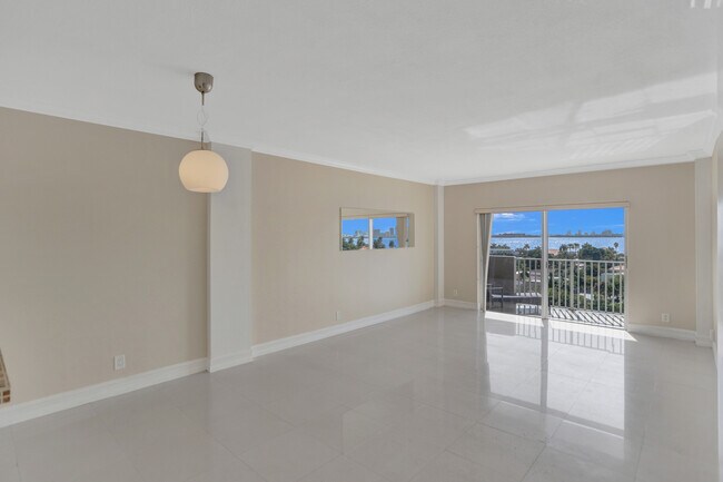 Foto del edificio - 1455 N Treasure Dr