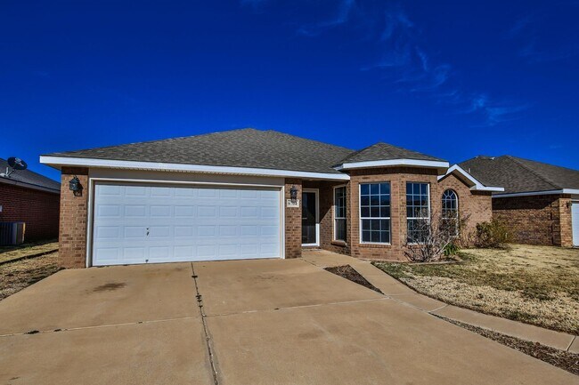 Building Photo - Three Bedroom with Large Office