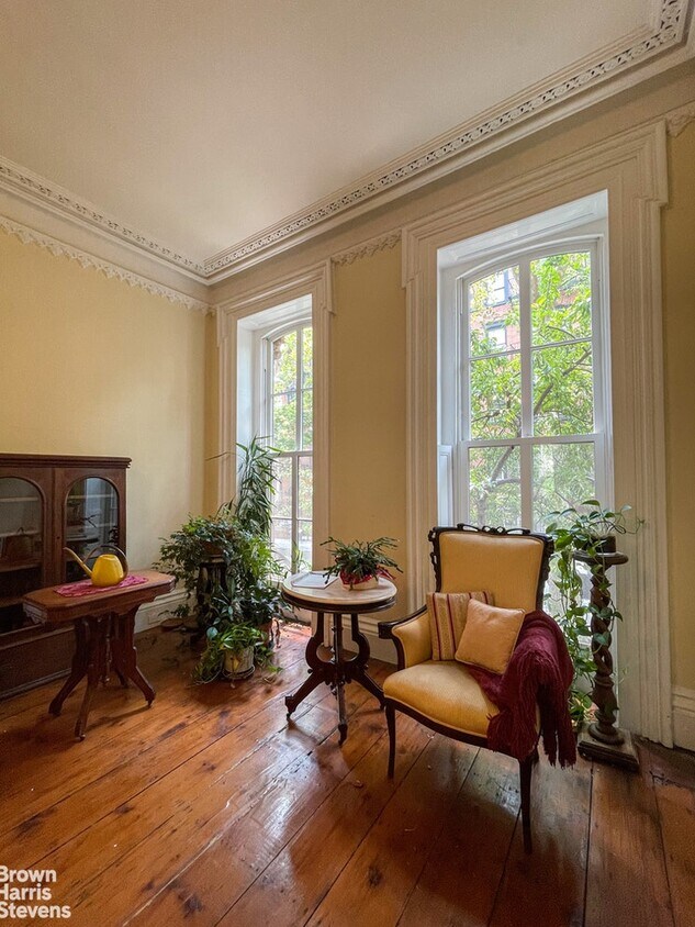 Foto principal - Parlor & Garden Duplex plus rec room!