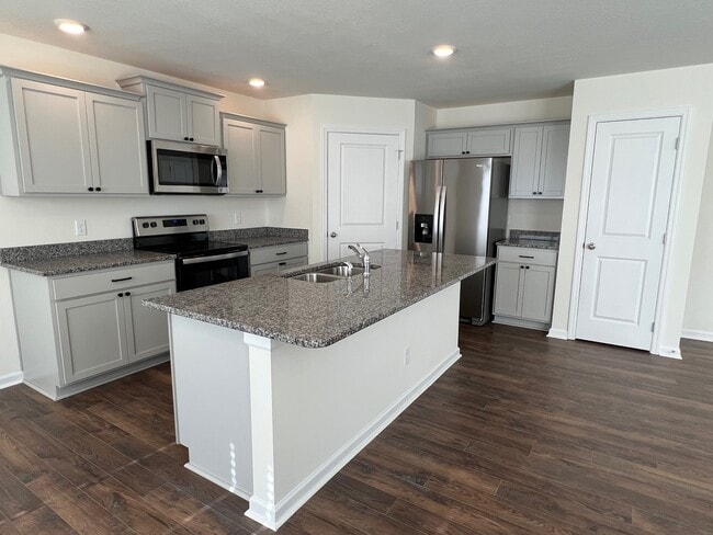 Building Photo - 3380 Serenity Dr NE