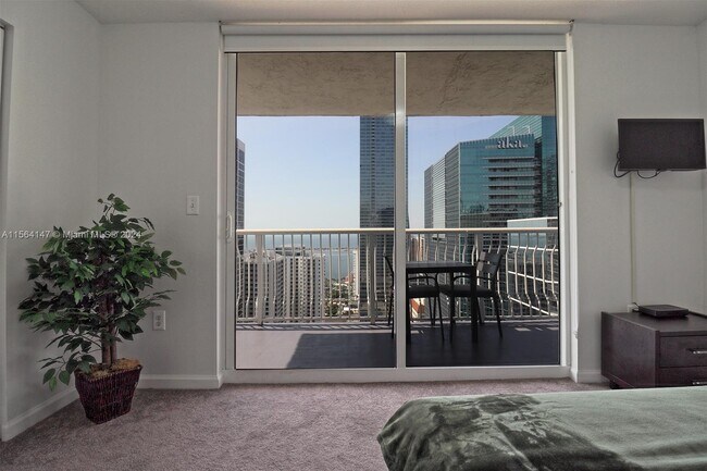 Building Photo - 1200 Brickell Bay Dr