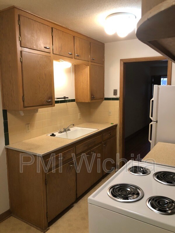 887 S Hillcrest St, Wichita, KS 67218 Condo for Rent in Wichita, KS