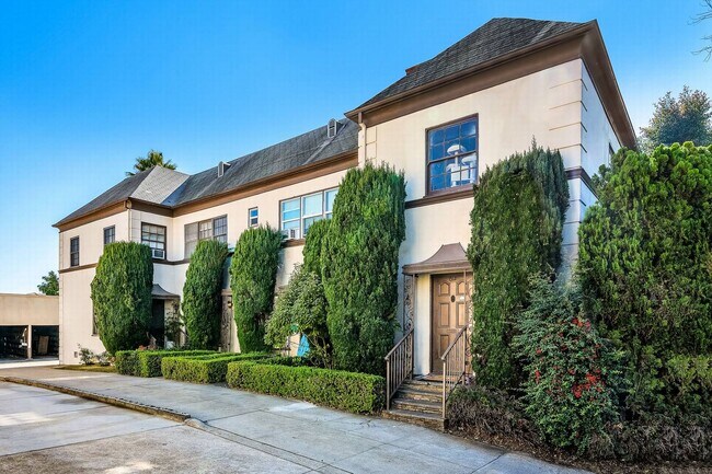 Foto del edificio - Stunning Townhome Style 2 bedroom with washer/dryer!