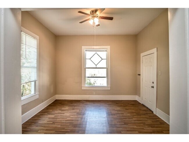 Foto del edificio - 1323 Lamar St