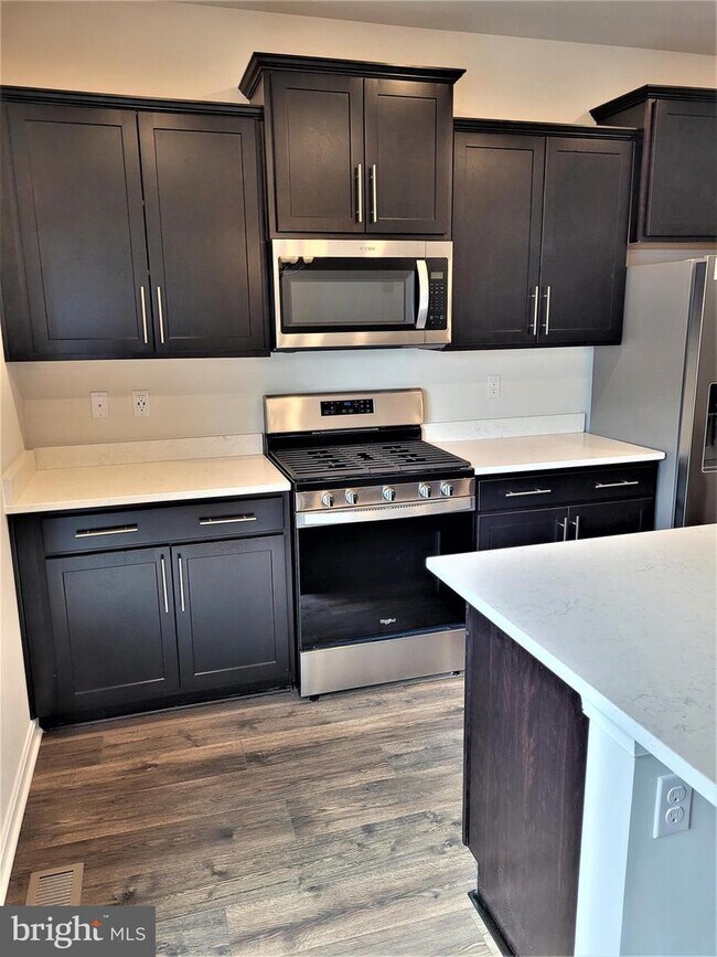 Building Photo - 9605 SILVER BLUFF Way