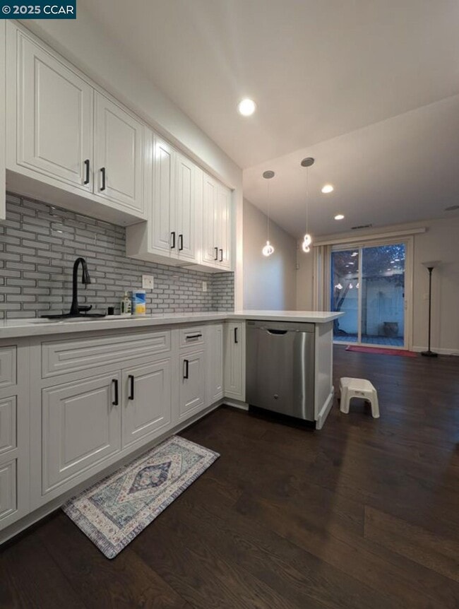 Building Photo - 6248 Sussex Dr