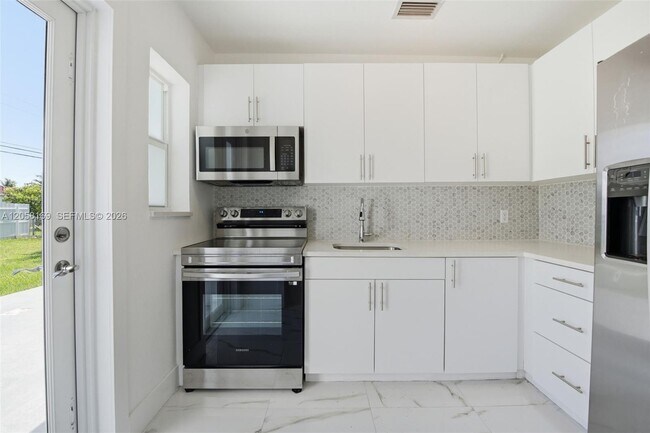 Foto del edificio - 6785 SW 17th St