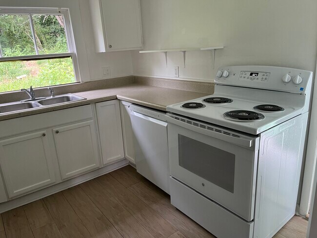 Foto del edificio - 50 Oakcrest Dr