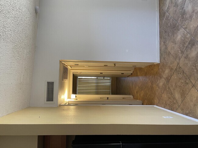 Foto del edificio - 6749 West Myrtle Ave