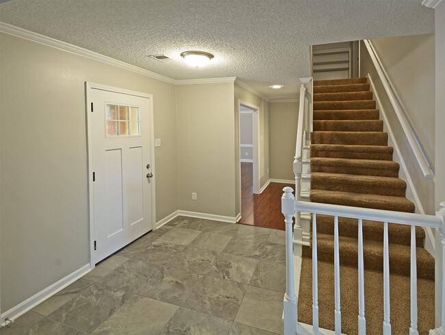 Building Photo - 4 Bed, 3 Bath. In Cordova Near Rockcreek P...