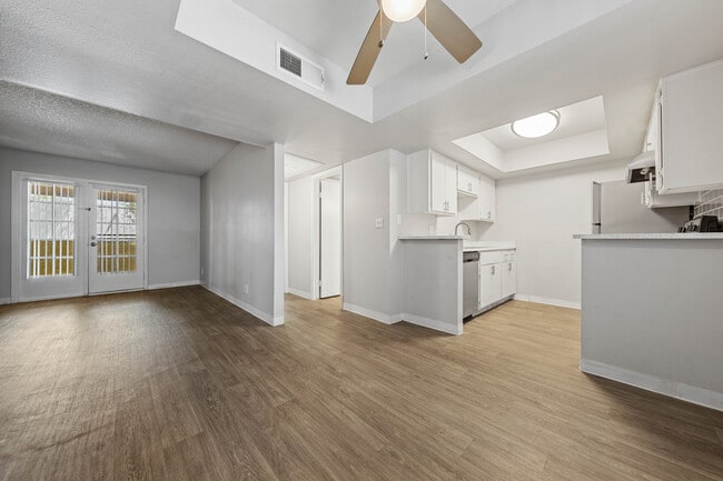 Building Photo - Villatree Apartments