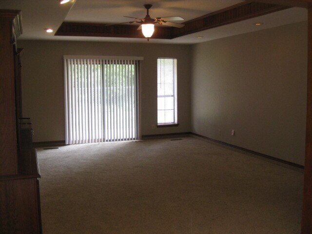 Foto del edificio - Beautiful Three Bedroom in North Norman wi...