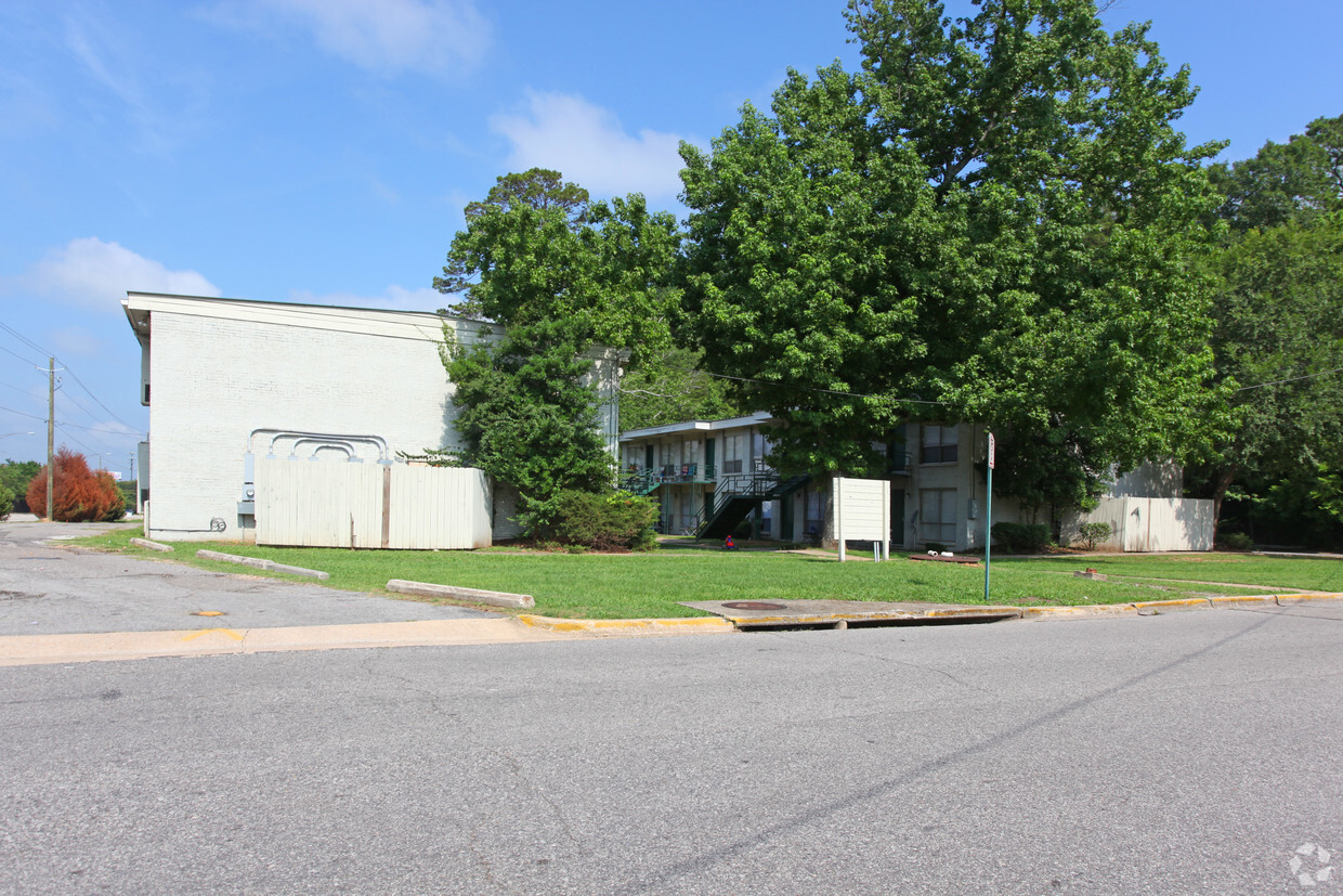 Building Photo - Brookhurst Apartments