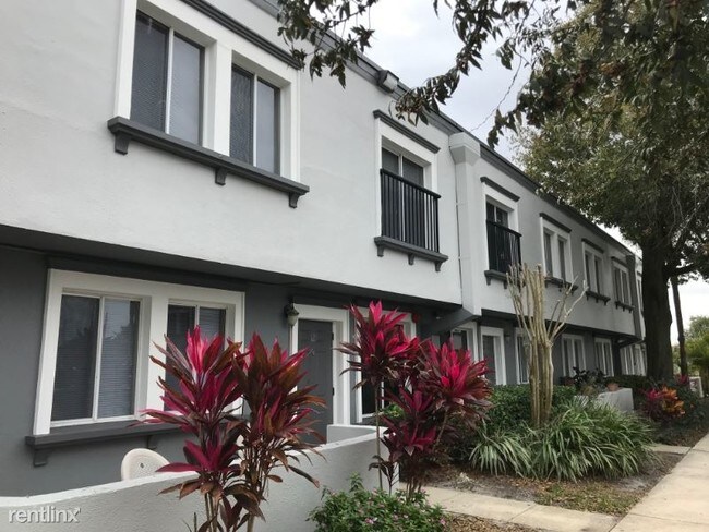 Foto del edificio - 2 br, 2 bath Condo - 827 Lowell Blvd