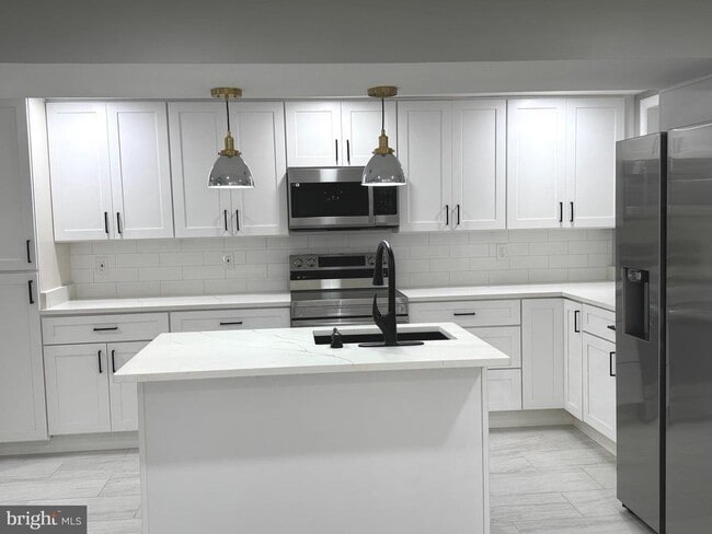 Building Photo - 1319 C St NE