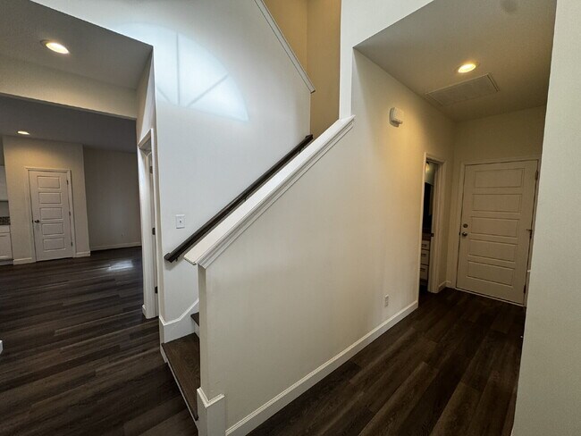 Building Photo - House for Rent