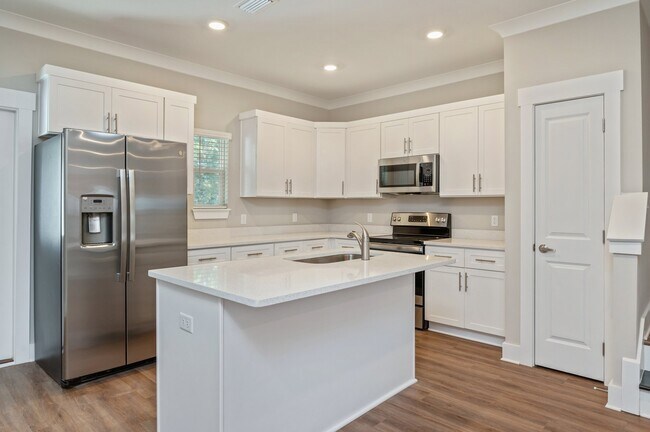 Building Photo - 191 Palm St