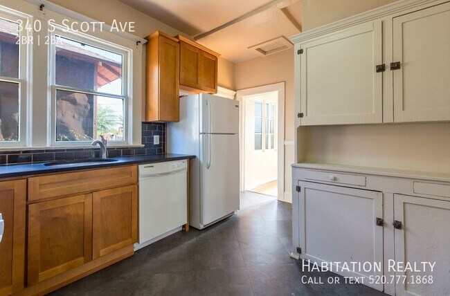 Building Photo - Gorgeous Armory Park 2Bed/1.5Ba Home + an ...
