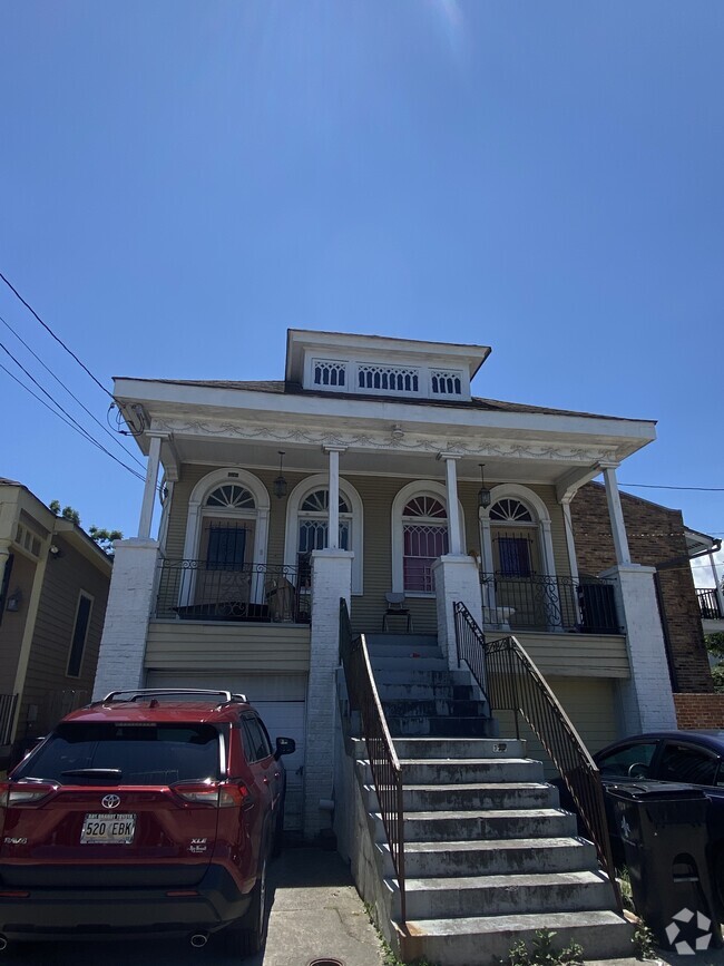 Building Photo - 320 S Dupre St