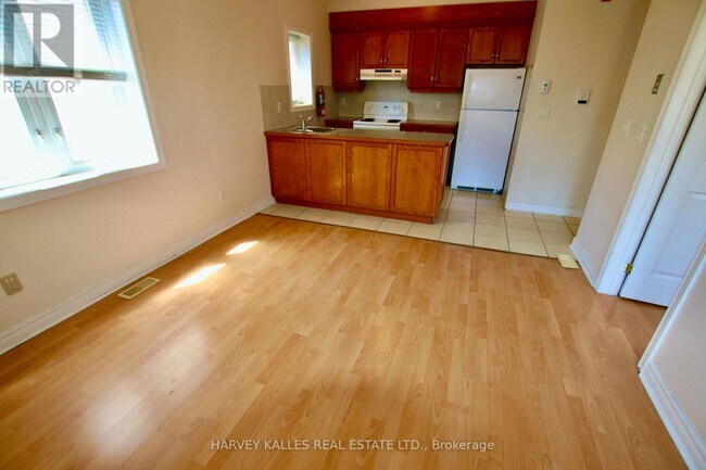 Photo du bâtiment - 775-775 Ossington Ave
