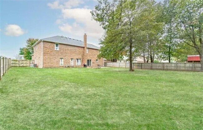 Building Photo - 1205 W Rolling Oaks Ln