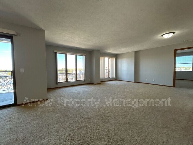 Foto del edificio - 208 E 5th St