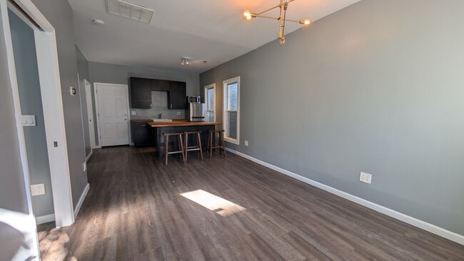 Building Photo - 1629 W Beach Ave